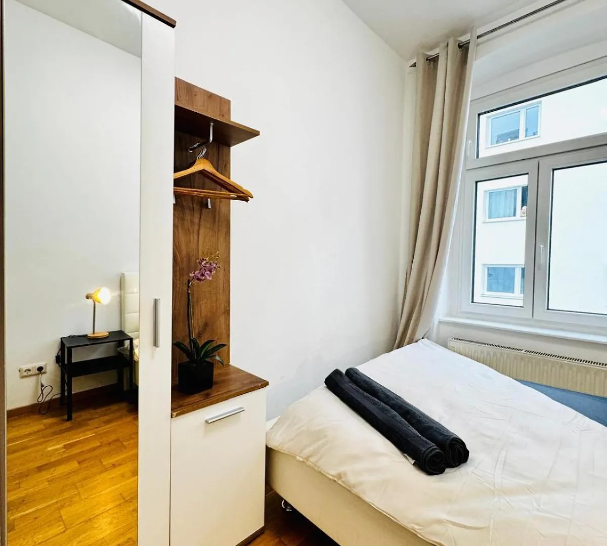 Stylish 4Br Shared Apt -10 Min Transport To Stadthalle Vienna Apartment