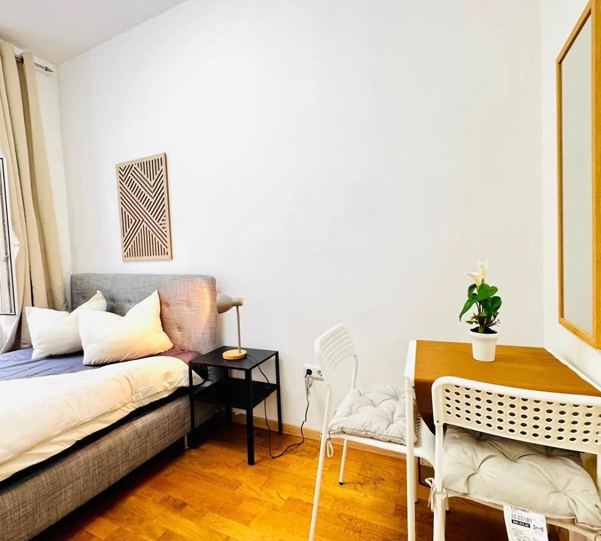 Stylish 4Br Shared Apt -10 Min Transport To Stadthalle Vienna Apartment