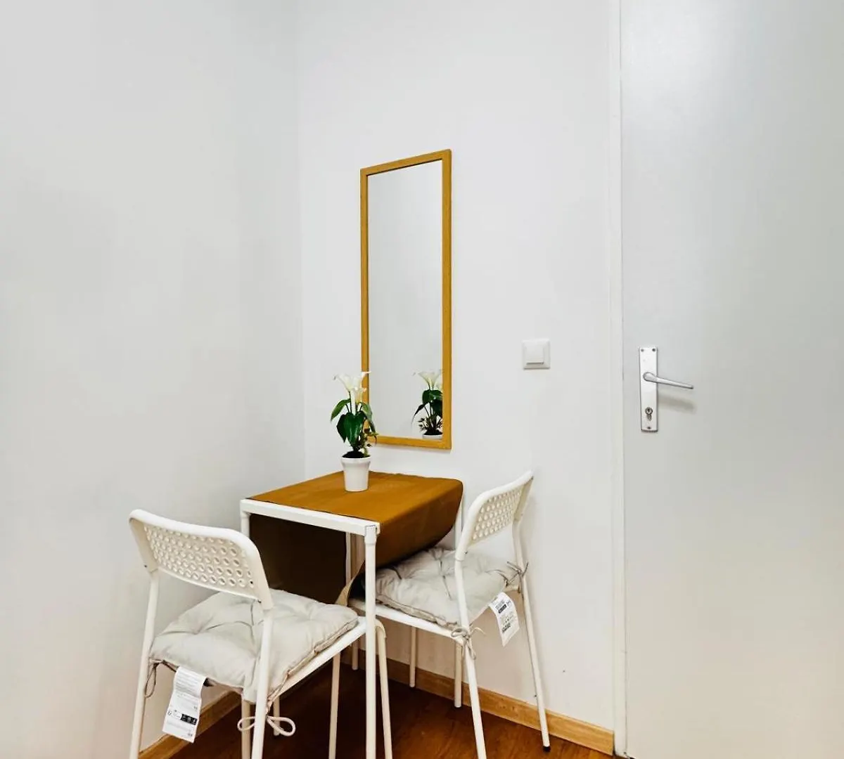 Stylish 4Br Shared Apt -10 Min Transport To Stadthalle Vienna Apartment