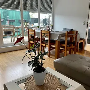 Appartement Dachgeschosswohnung Mit Kostenlosem Parkplatz Und Internet!, Vienne
