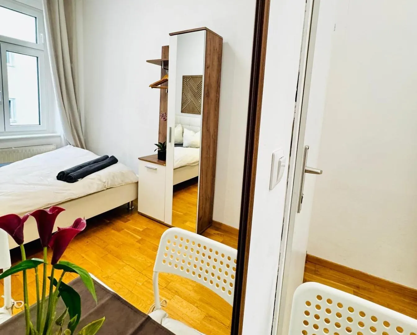 Stylish 4Br Shared Apt -10 Min Transport To Stadthalle Vienna Apartment
